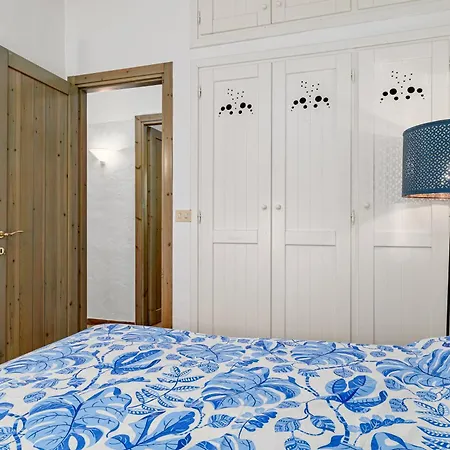 Punta Molara Con Vista Holiday home *